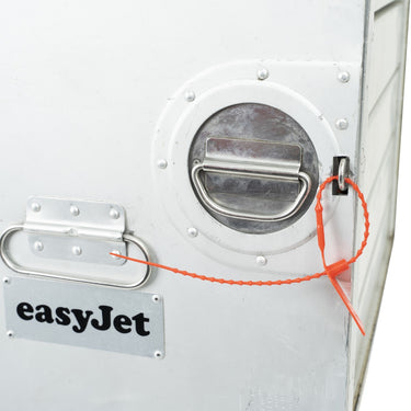 Versapak VersaLite+ Plastic Pull Tight Seal (Numbered) in Action on Atlas Box